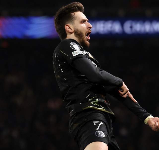 新球体育下载-5-2！欧冠5队晋级在望：巴黎+皇马大胜，黑马或携手4豪门进8强