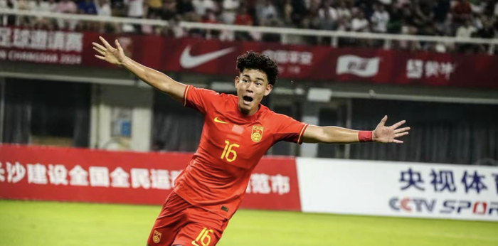 新球体育下载-报废了？何小珂才22岁踢不上中乙，球迷：可退役当青训教练|青岛市|中超|青岛西海岸|球队|中甲_新浪体育_新浪新闻