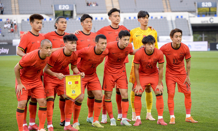 新球体育下载-报废了？何小珂才22岁踢不上中乙，球迷：可退役当青训教练|青岛市|中超|青岛西海岸|球队|中甲_新浪体育_新浪新闻