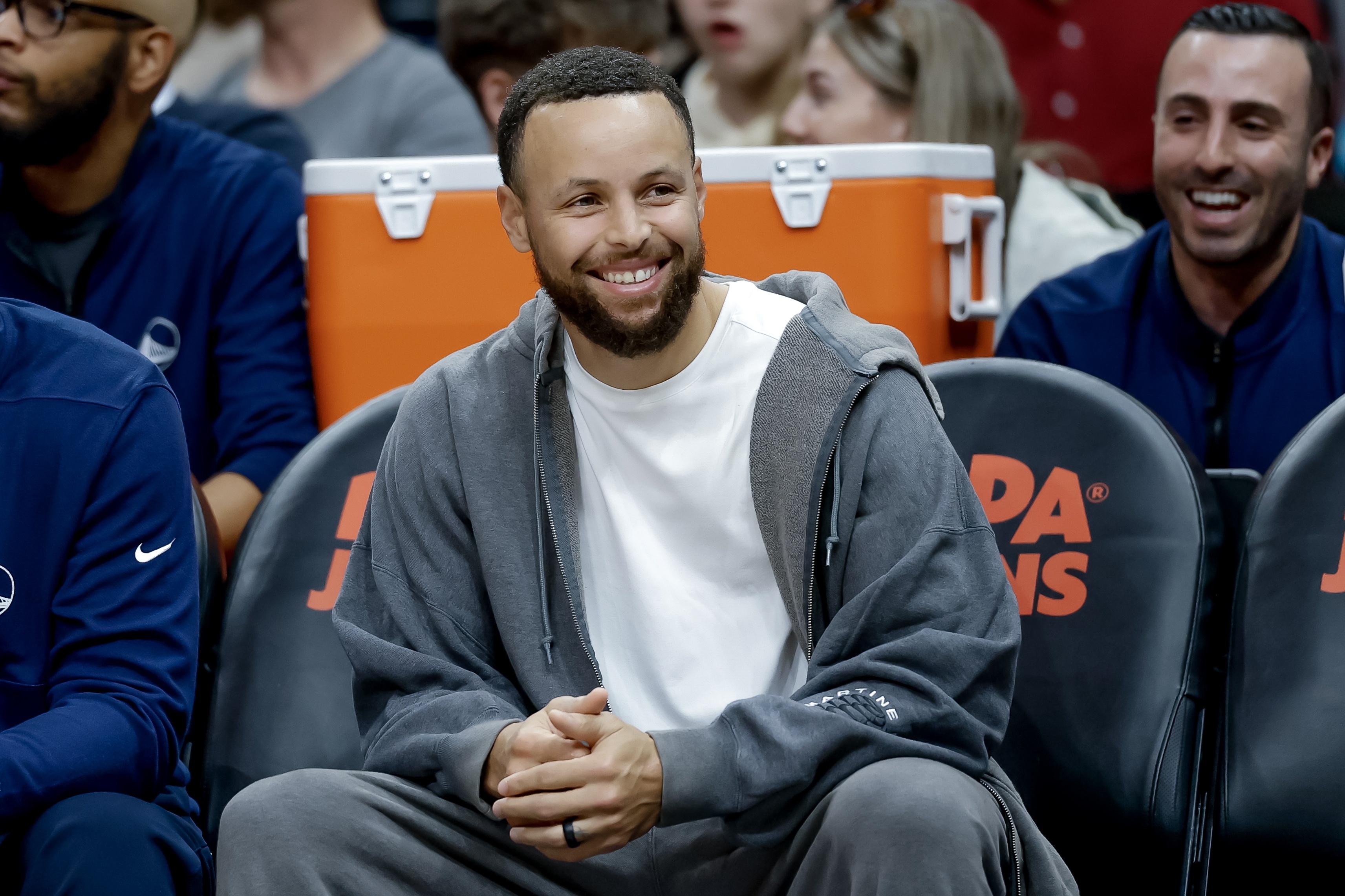 新球体育-NBA球员收入哪家强？乔丹45亿居首 LBJ压奥胖 科五库六&amp;三少前十