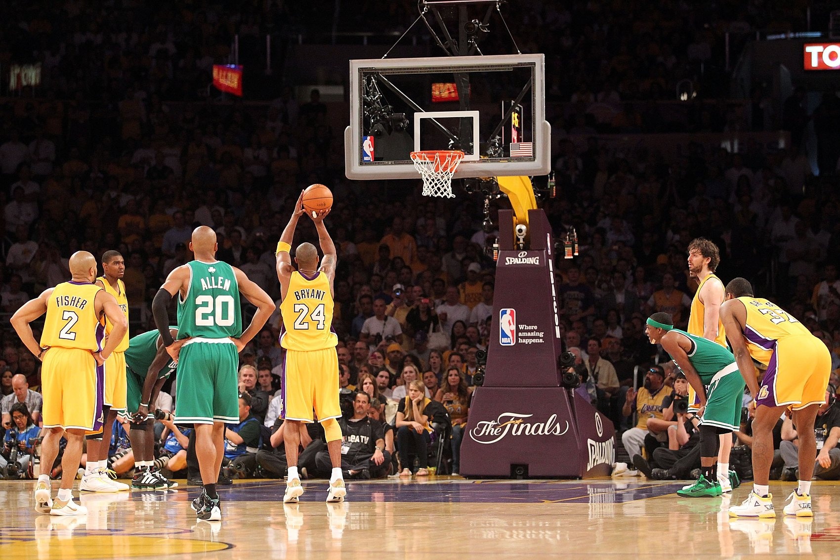 新球体育-NBA球员收入哪家强？乔丹45亿居首 LBJ压奥胖 科五库六&amp;三少前十