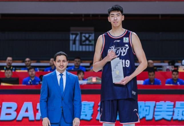 新球体育-男篮备战热身赛，郭士强短训营19选12，徐昕或国家队首发